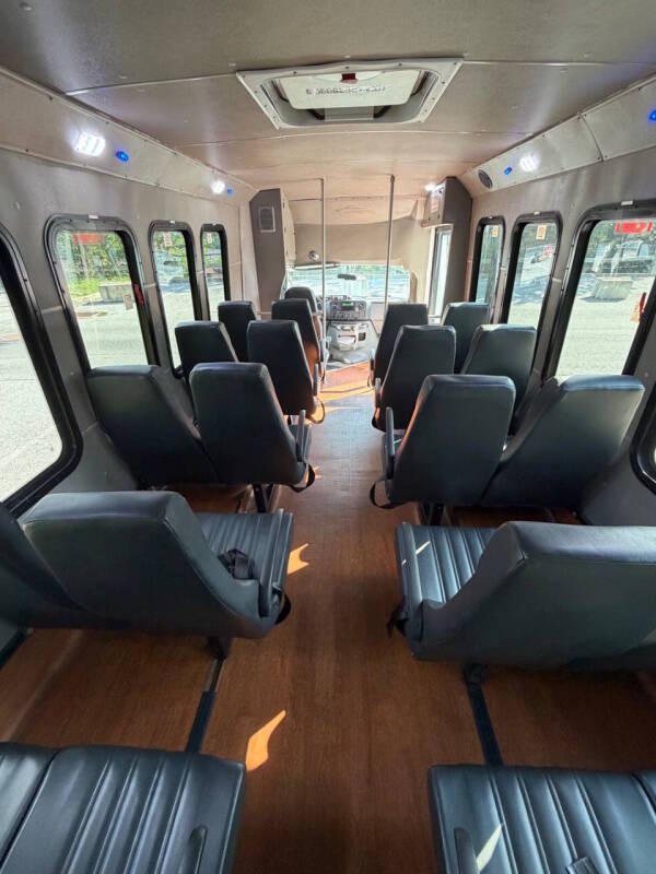 2018 Ford E-450 Executive Shuttle Bus
