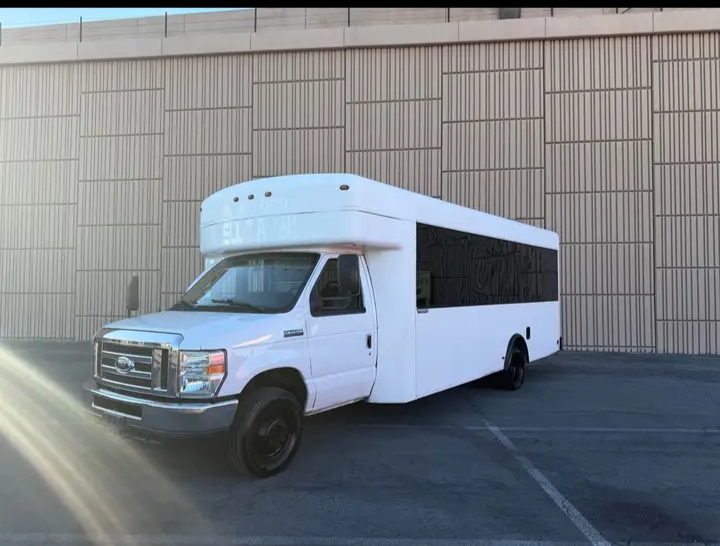 2016 Ford E-450 Shuttle Bus
