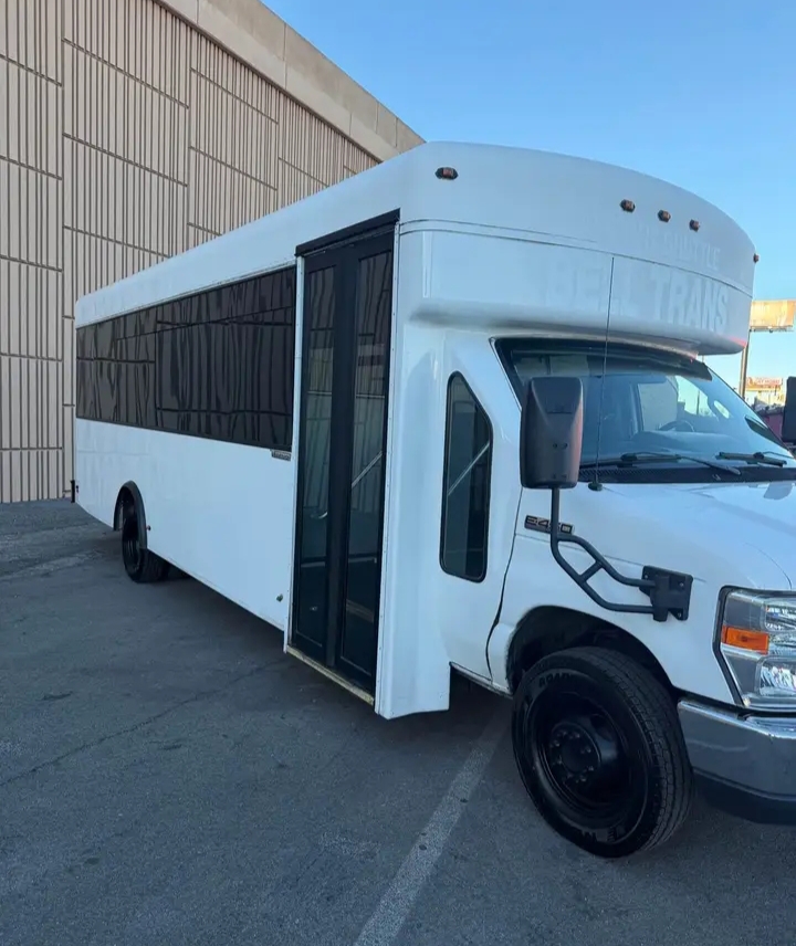 2016 Ford E-450 Shuttle Bus