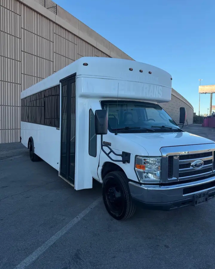 2016 Ford E-450 Shuttle Bus