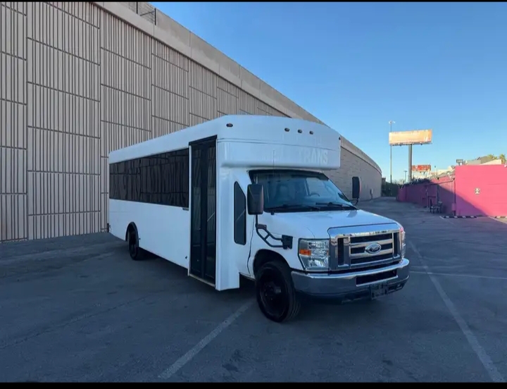 2016 Ford E-450 Shuttle Bus