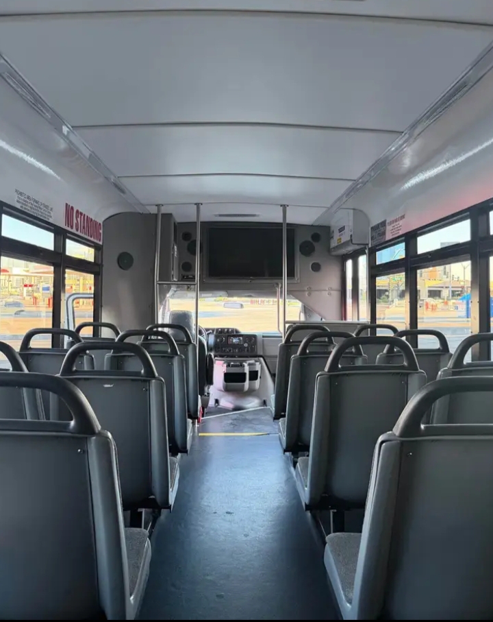 2016 Ford E-450 Shuttle Bus