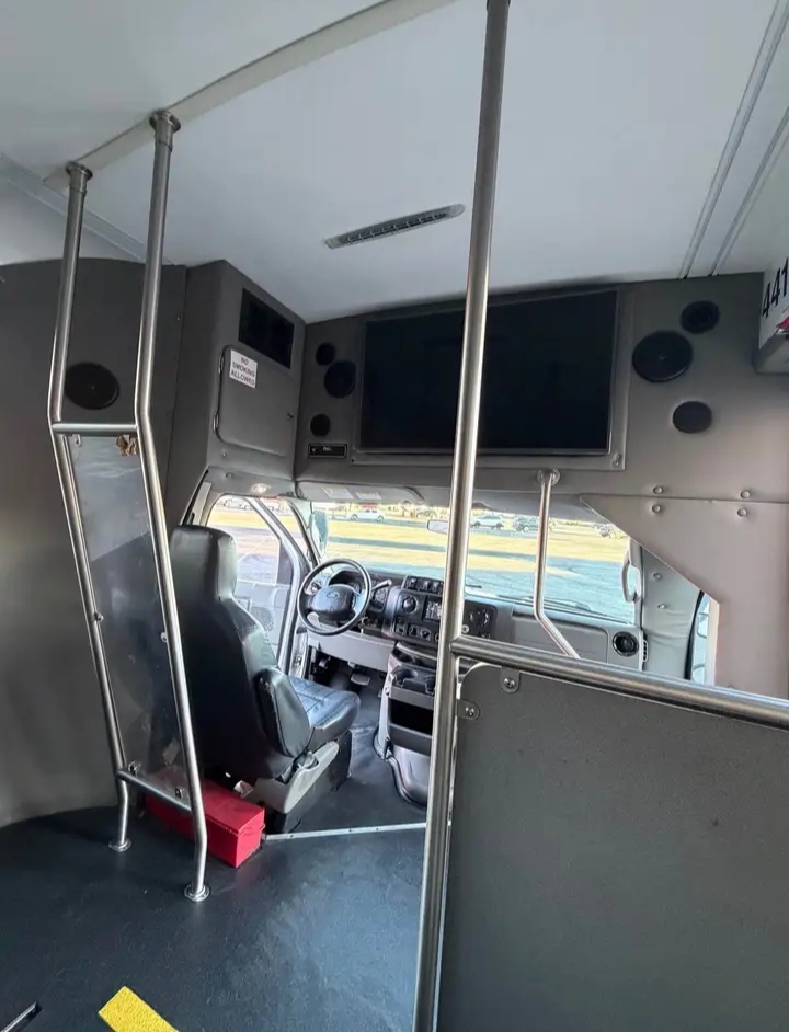 2016 Ford E-450 Shuttle Bus