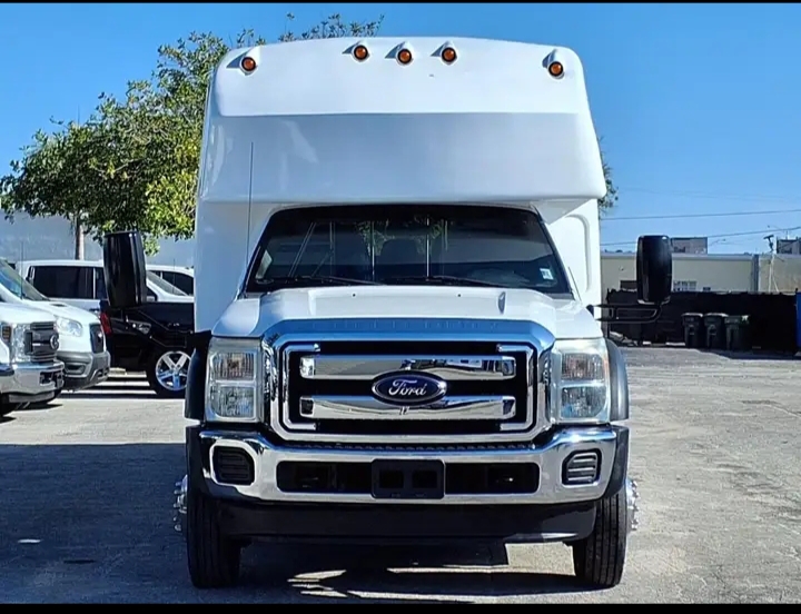 2016 Ford F-550 Shuttle Bus