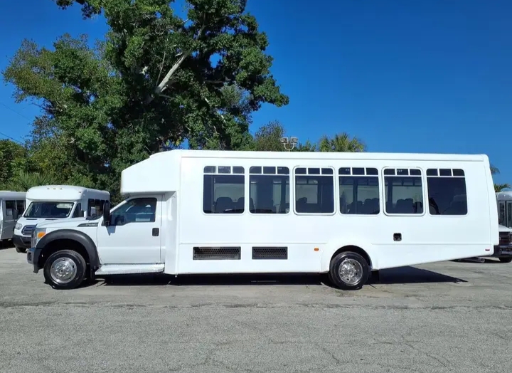 2016 Ford F-550 Shuttle Bus