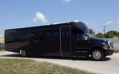 Reliable 37-Passenger 2011 Ford F650 Shuttle Bus