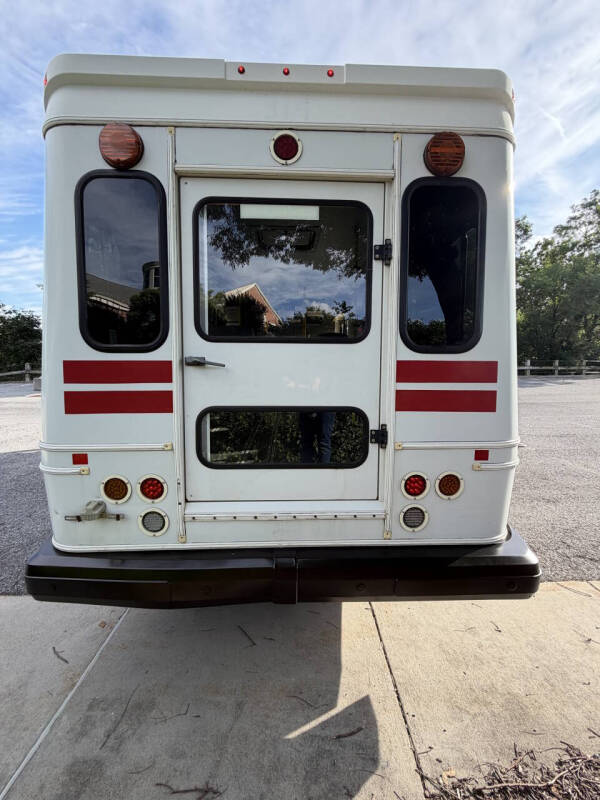 2016 Ford E-350 Wheelchair Shuttle Bus