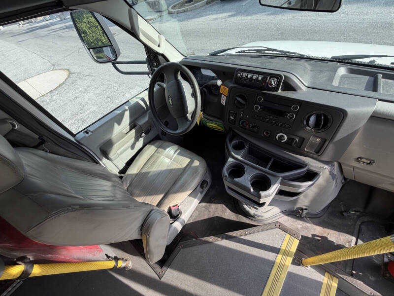 2016 Ford E-350 Wheelchair Shuttle Bus