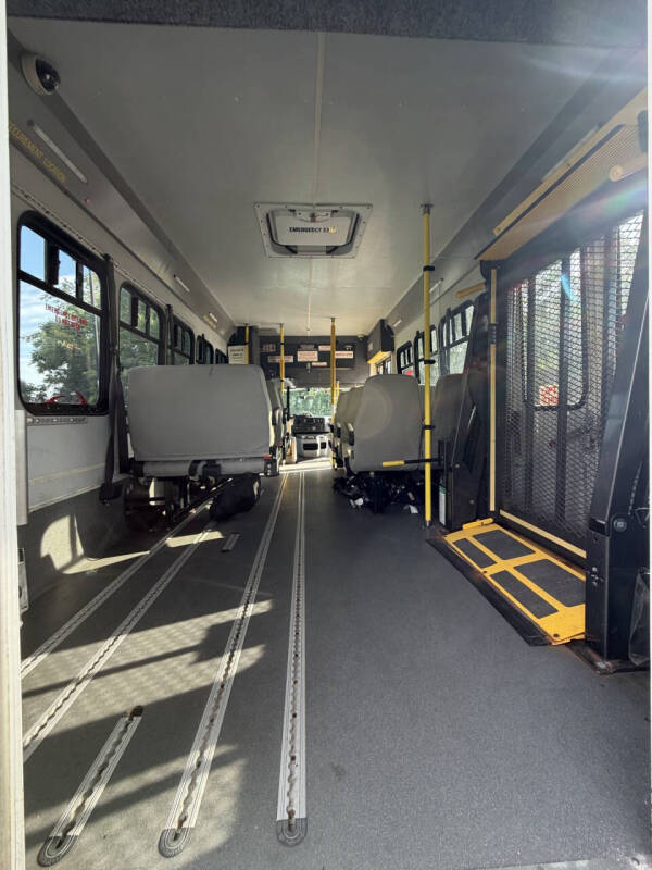 2016 Ford E-350 Wheelchair Shuttle Bus