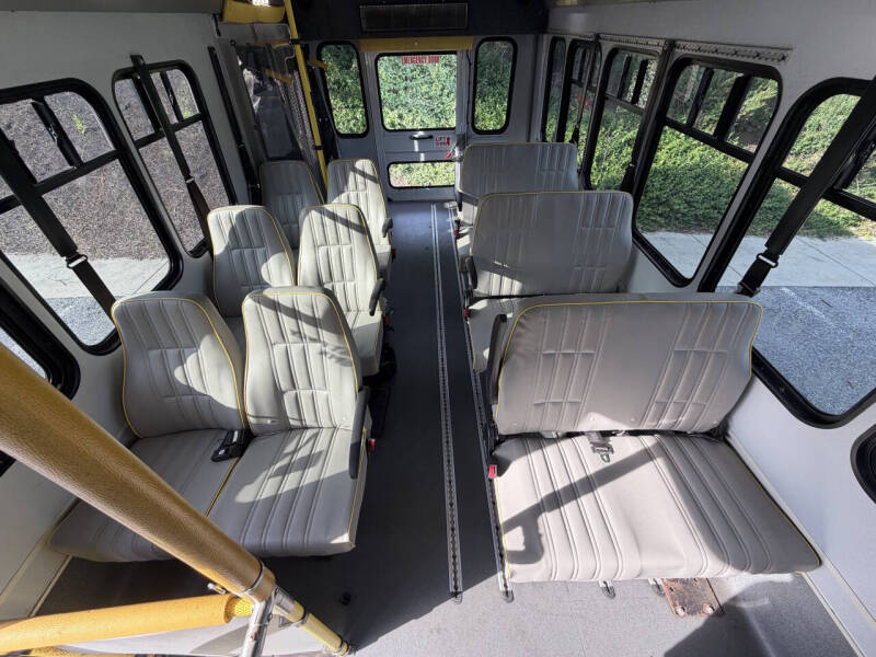 2016 Ford E-350 Wheelchair Shuttle Bus