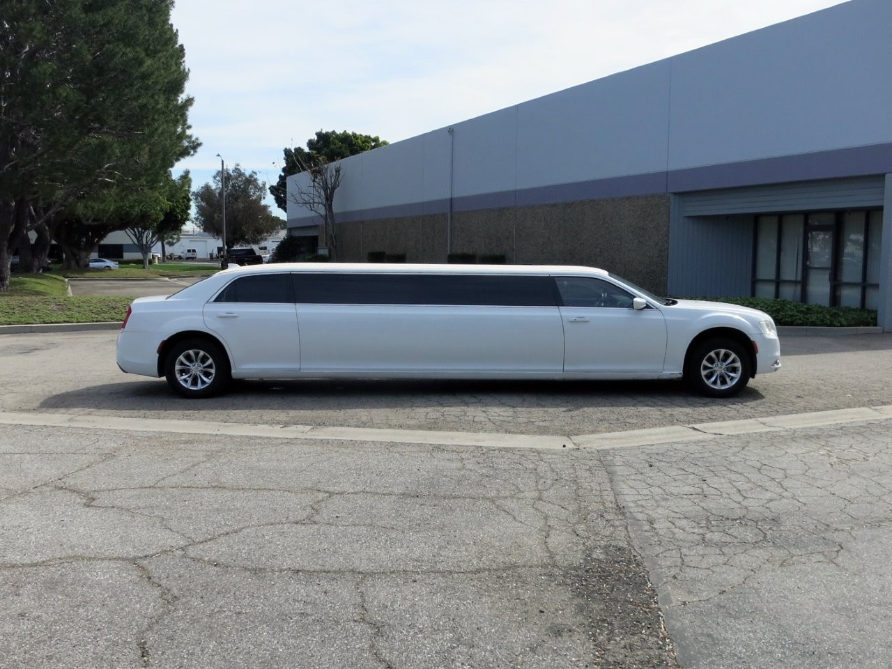 2015 Chrysler Pinnacle 300 Limousine