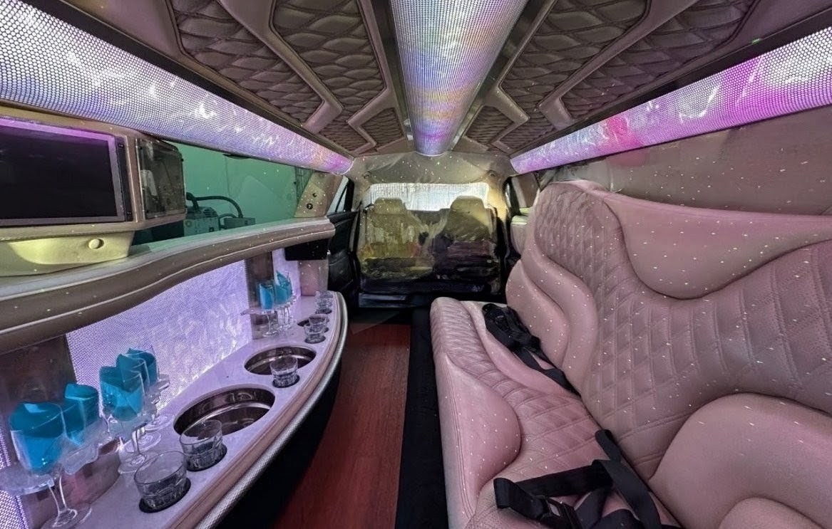 2015 Chrysler 300 Limousine – Luxury Stretch Limo