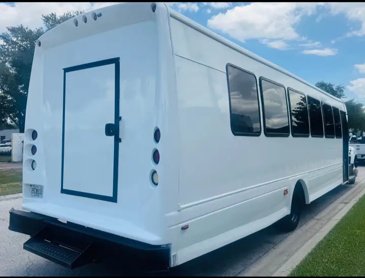 2015 Starcraft Ford F-650 Shuttle Bus