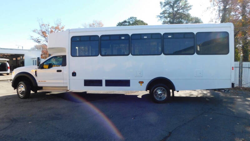 2017 Ford F-550 Super Duty -Shuttle Bus