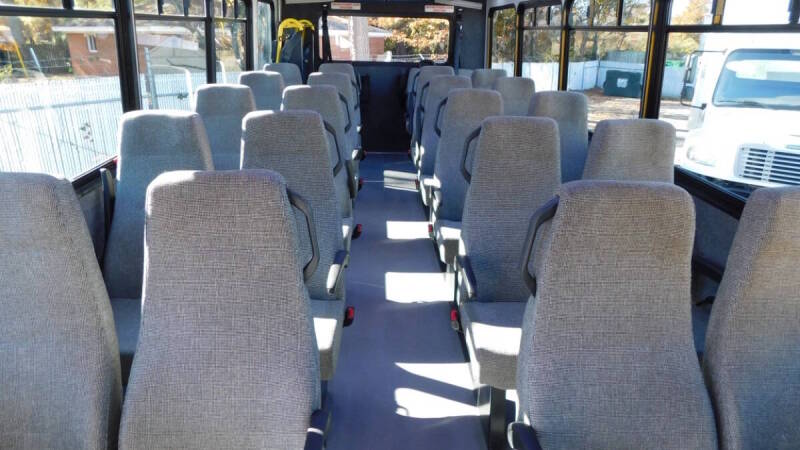 2017 Ford F-550 Super Duty -Shuttle Bus