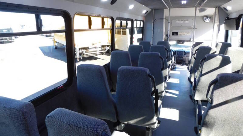 2017 Ford F-550 Super Duty -Shuttle Bus