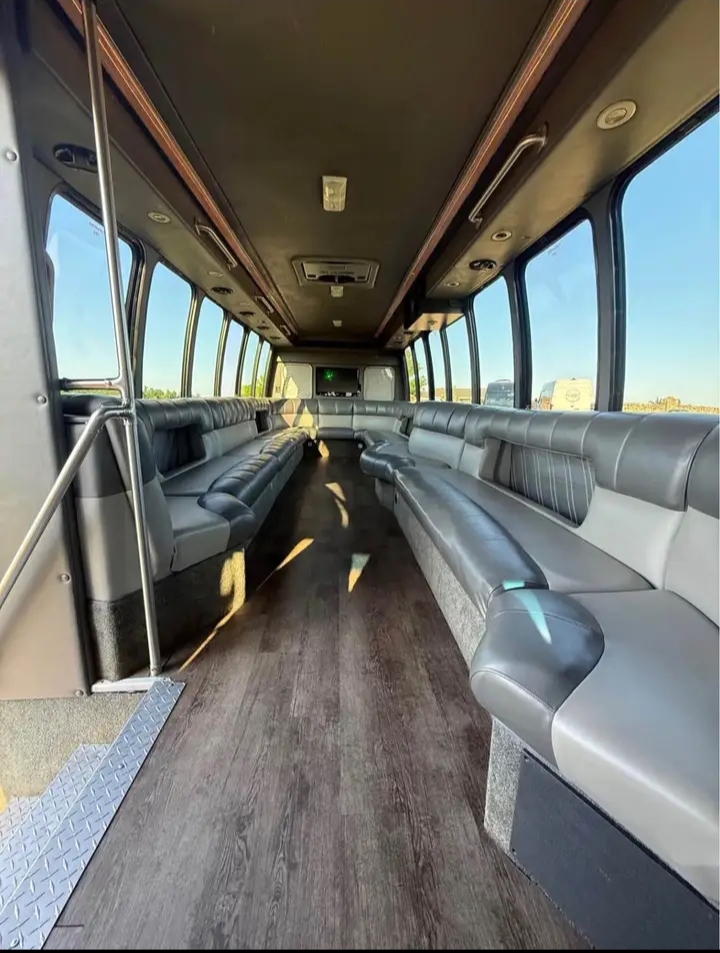 2009 Ford F-550 Limo Bus
