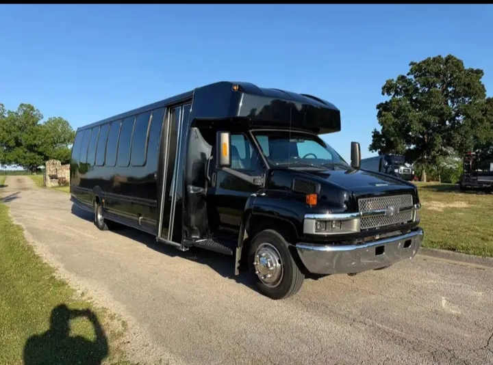 2009 Ford F-550 Limo Bus