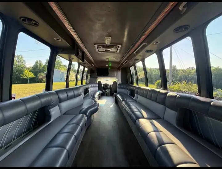 2009 Ford F-550 Limo Bus