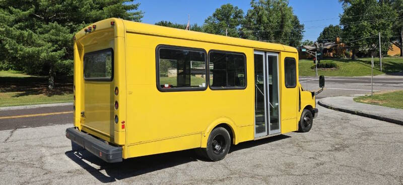 2014 Chevrolet 4500 Shuttle Bus