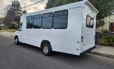 2014 Ford E450 Limo Bus – Reliable 20-Passenger Transportation