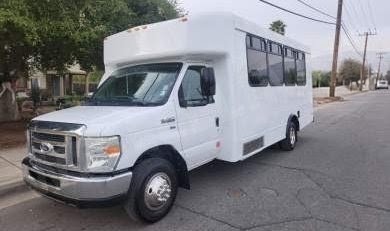 2014 Ford E450 Limo Bus – Reliable 20-Passenger Transportation
