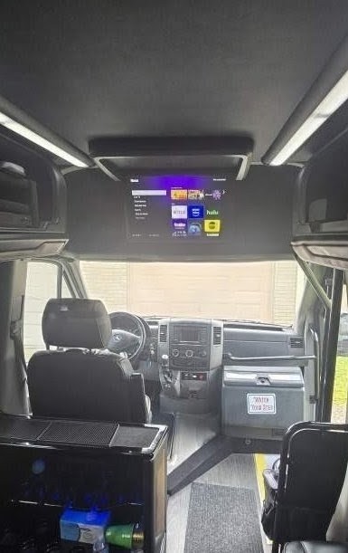 2017 Mercedes-Benz Sprinter 3500 Passenger – Premium 4WD Van