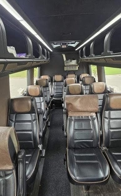 2017 Mercedes-Benz Sprinter 3500 Passenger – Premium 4WD Van