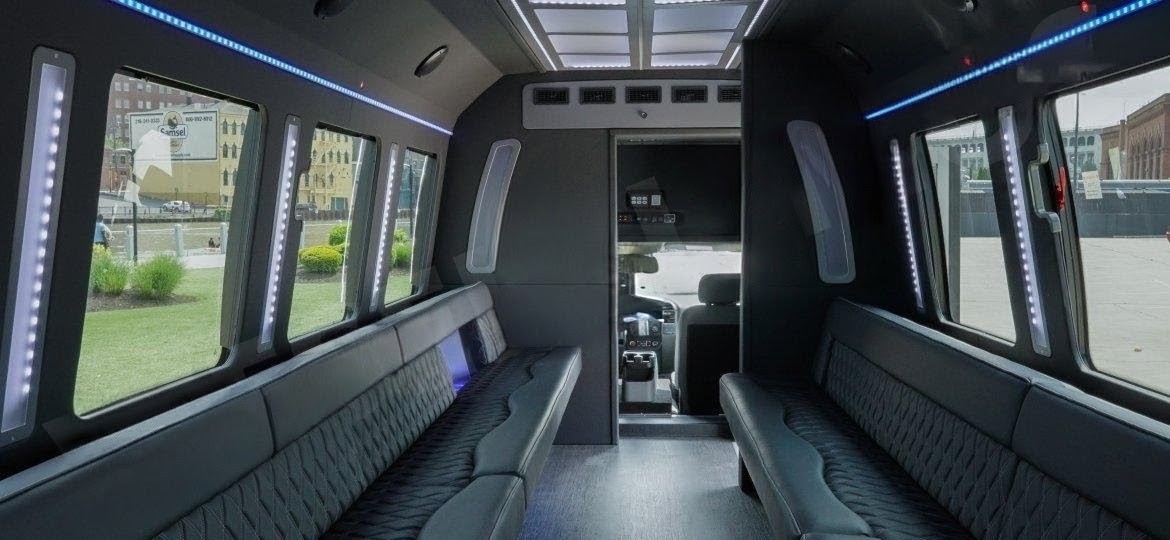 2023 Ford F-550 -Limo