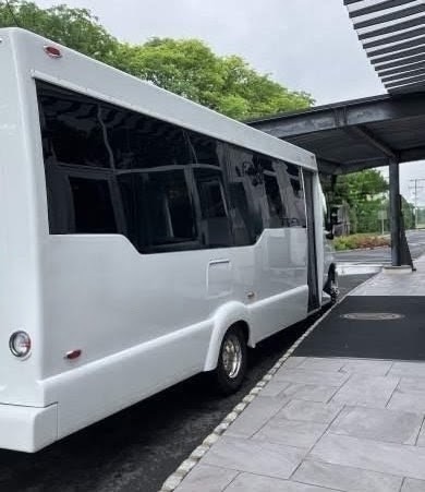 Well-Maintained 2014 Ford E450 15-Passenger Limo Bus
