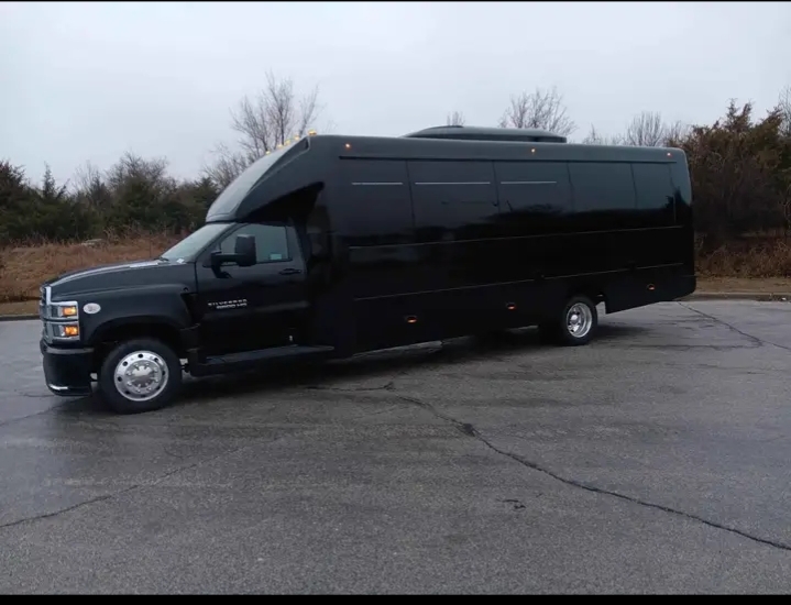 2023 Chevrolet Silverado 5500 Shuttle Bus