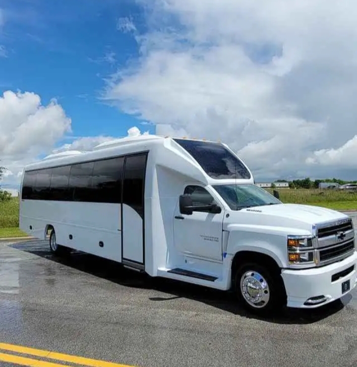 2026 Chevrolet Silverado 6500 Limo Bus
