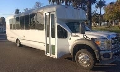 2015 Ford F550 Limo Bus – Spacious 20-Passenger Capacity