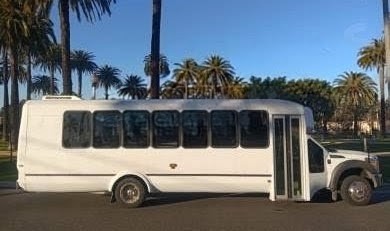 2015 Ford F550 Limo Bus – Spacious 20-Passenger Capacity