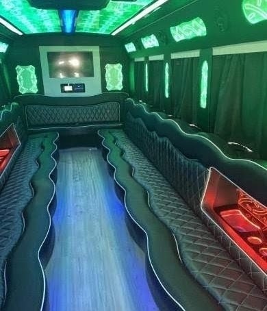 2015 Ford F550 Limo Bus – Spacious 20-Passenger Capacity