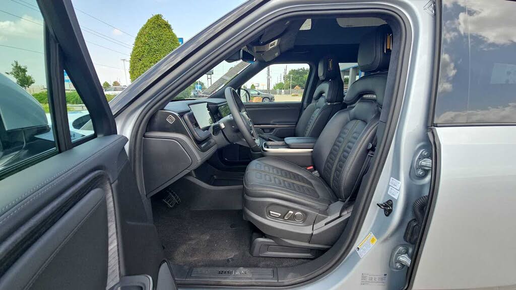 2025 Rivian R1S Adventure Dual Motor