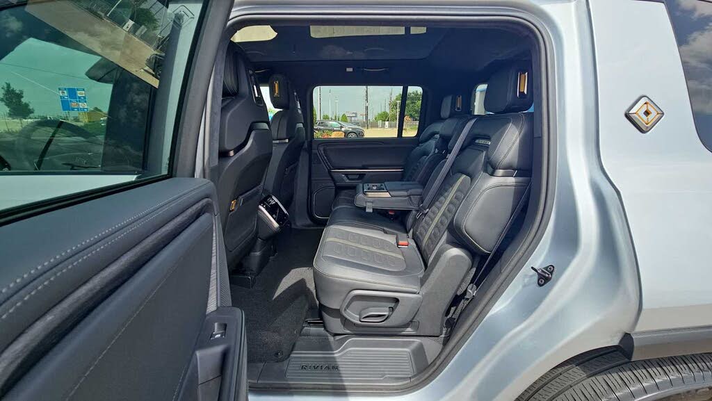 2025 Rivian R1S Adventure Dual Motor
