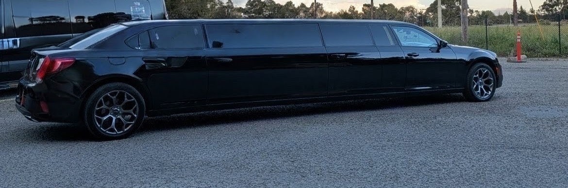 2018 Chrysler 300- Sedan Stretch Limo