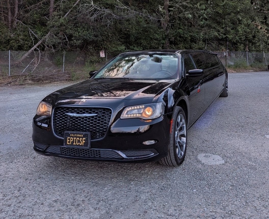 2018 Chrysler 300- Sedan Stretch Limo
