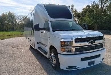 2021 Chevrolet 5500 Silverado 25-Passenger Limo Bus
