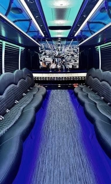 2021 Chevrolet 5500 Silverado 25-Passenger Limo Bus
