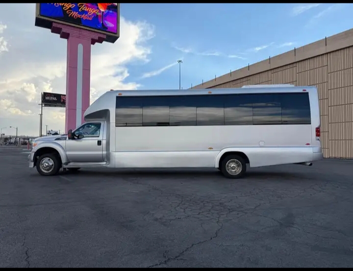 2014 Ford F-550 Shuttle Bus