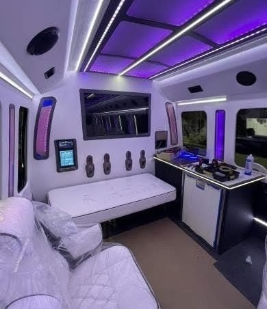 Premium 2022 Ford F-600 12-Passenger Limo Bus