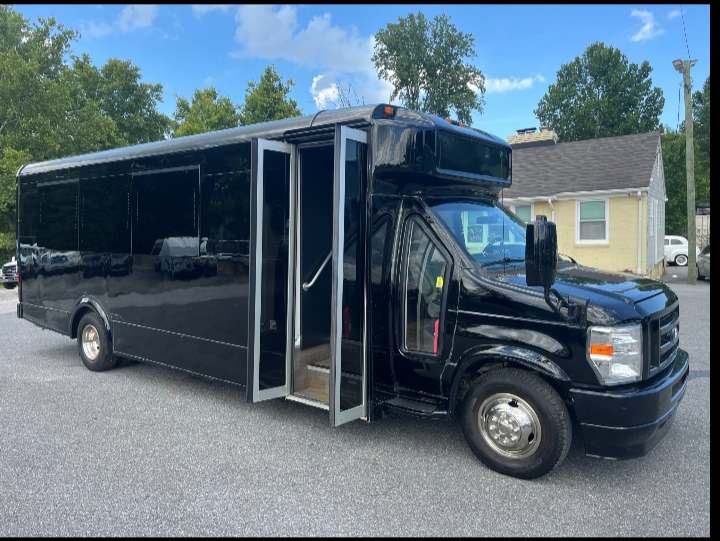 2017 Ford E-450 Limo Bus