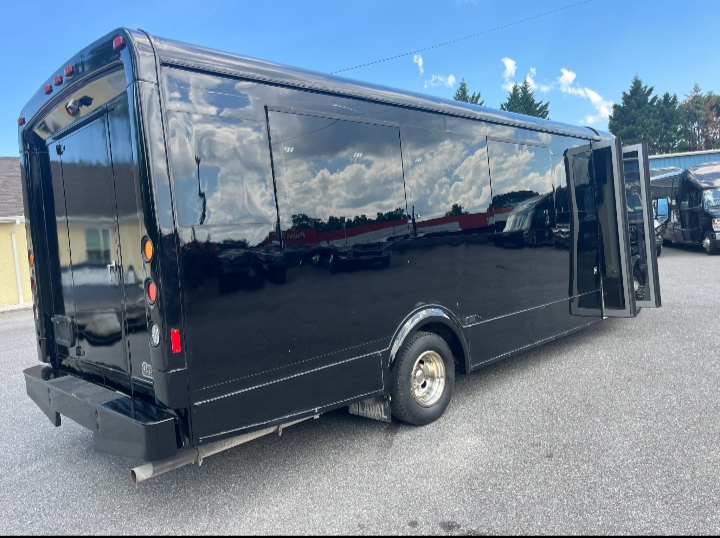 2017 Ford E-450 Limo Bus