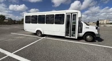 2018 Ford E-450 Shuttle Bus – Reliable V10 Performance