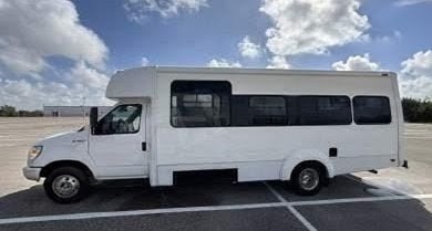 2018 Ford E-450 Shuttle Bus – Reliable V10 Performance