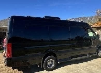 Luxury 2023 Mercedes-Benz 3500 170 EXT Sprinter Limo Van