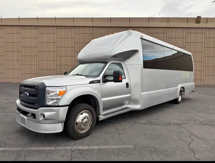 2016 Ford F-550 Shuttle Bus