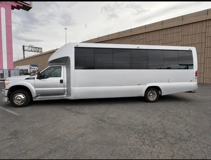 2016 Ford F-550 Shuttle Bus